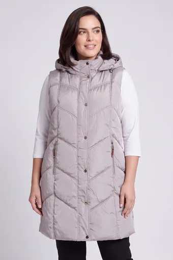 Gaiši pelēka garā stepēta veste ar stepētu rakstu